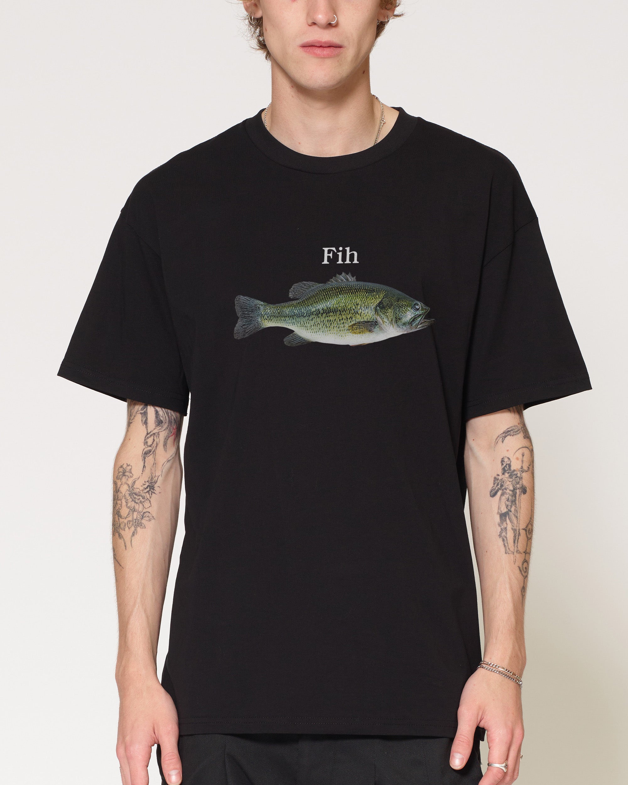 Streetwear Brand Tees - Czarna koszulka z grafiką FIH, motywem